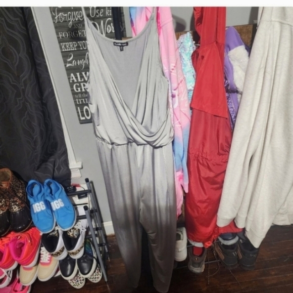 🍁🍂Nwot Charlotte russe silver satin jumpsuit 2x - Picture 6 of 6